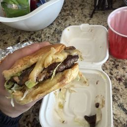 Cheeseburger, w/ Pepper Jack cheese, grilled mushroom, lettuce