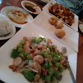 Lee's Kitchen - I got the cashew scallops and my husband got the sweet and sour chicken. Both came with steamed rice! Loved the scallops. - Chinese Near Me - Tualatin, Oregon Lee's Kitchen - I got the cashew scallops and my husband got the sweet and sour chicken. Both came with steamed rice! Loved the scallops. - Chinese Near Me - Tualatin, Oregon
