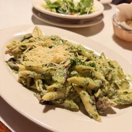 Portobello mushrooms with chicken in pesto Portobello mushrooms with chicken in pesto