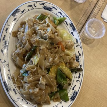 Thai Kitchen - Drunken noodle with chicken - Thai Near Me - Tahoe City, California Thai Kitchen - Drunken noodle with chicken - Thai Near Me - Tahoe City, California