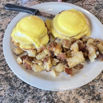 Boulevard Diner - Eggs Benedict - Bakeries Near Me - Whitesboro, New York
