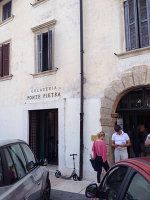 Photo of Gelateria Ponte Pietra - Verona, VR, IT. Fachada