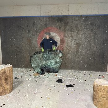 iSmash Omaha - Axe Throwing Near Me - Omaha, Nebraska