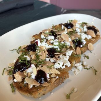 Stemma Craft Coffee - Goat cheese toast - Coffee Roasteries Near Me - Orlando, Florida Stemma Craft Coffee - Goat cheese toast - Coffee Roasteries Near Me - Orlando, Florida