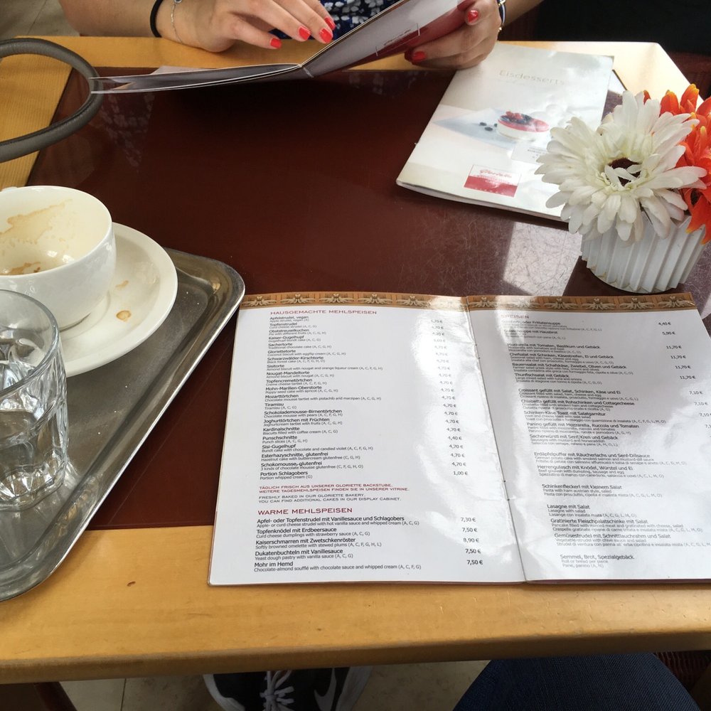 Seated at dirty table, ¿wtf? Seated at dirty table, ¿wtf?