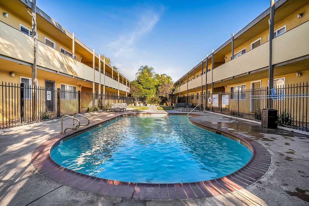 PARAISO APARTMENTS Updated September 2024 31 Photos & 21 Reviews 963 W Tennyson Rd