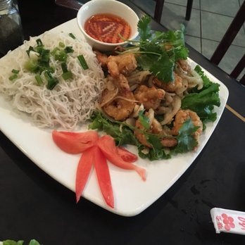 August Moon - Lemongrass shrimp with vermicelli...lightly sweet and an after spicy kick....me likey - Chinese Near Me - New Orleans, Louisiana