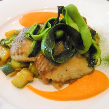 Duspara - Gebratenes Welsfilet auf Zucchini-Bohnen Salat - Austrian Near Me - Vienna, 9