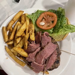 Stingers Bar & Grill - Smokehouse burger with Pastrami