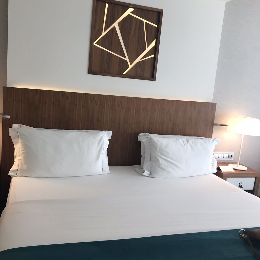 Epic Sana Lisboa Hotel - The bed - Hotels Near Me - Lisbon, 11