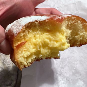 Paris Baguette - King Cream Donut - Bakeries Near Me - Honolulu, Hawaii Paris Baguette - King Cream Donut - Bakeries Near Me - Honolulu, Hawaii