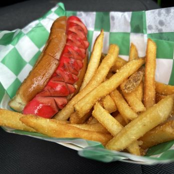 Chefs Kiss - Hot dog - Food Trucks Near Me - Saco, Maine