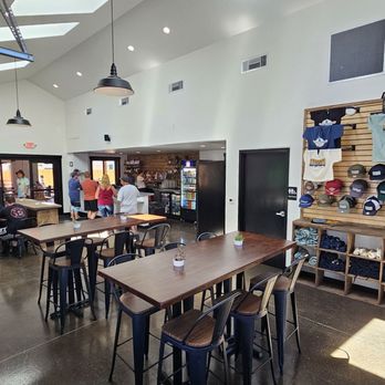 Century Commons - Inside sitting and bar - Beverage Store Near Me - Sunriver, Oregon