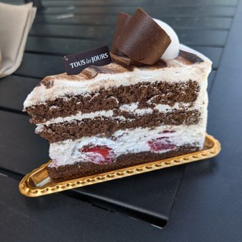 Tous Les Jours - Chocolate Cloud Cake - Bakeries Near Me - Troy, Michigan Tous Les Jours - Chocolate Cloud Cake - Bakeries Near Me - Troy, Michigan