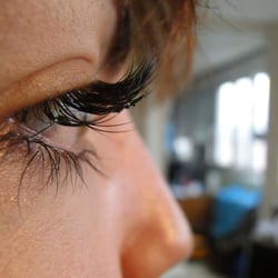 Annecy Esthétique à Domicile - Extensions de cils avec Annecy Esthétique à Domicile pour sublimer votre regard