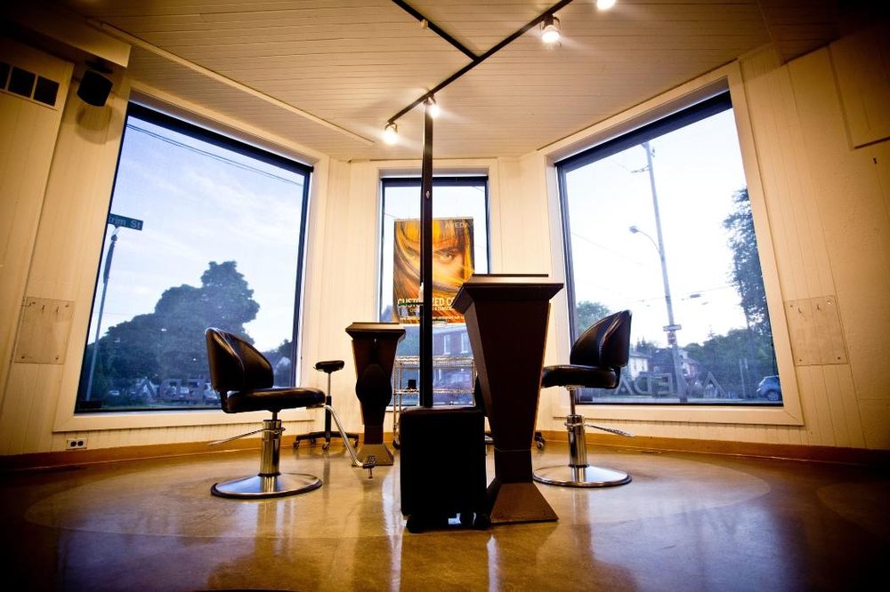 LOCKS SALON & SPA Updated August 2024 31 Photos 682 Street