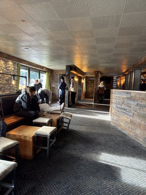 Pub Mont Fort by null