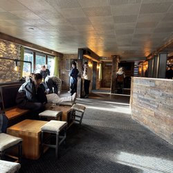 Pub Mont Fort - Entrance
