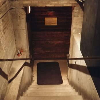 High Five Ramen - Entrance to the dungeon. How far will you go for ramen? - Ramen Near Me - Chicago, Illinois