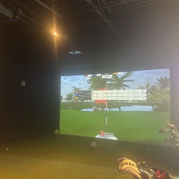 Gimme's Par & Grill - Soccer/Golf simulation - Cocktail Bars Near Me - Grand Rapids, Michigan