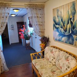 Massage Essence - Lobby