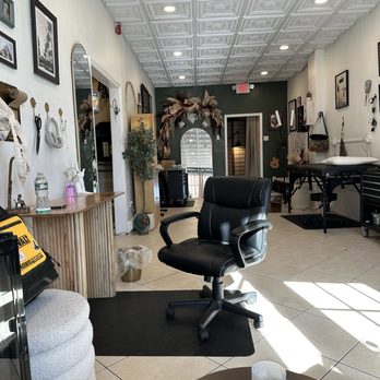 Crown and Feather Tattoo - Tattoo Near Me - Philadelphia, Pennsylvania Crown and Feather Tattoo - Tattoo Near Me - Philadelphia, Pennsylvania