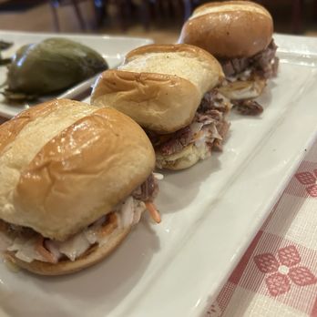 Shamus T Bones - Brisket sliders (damn good) - Barbeque Near Me - Eureka, California
