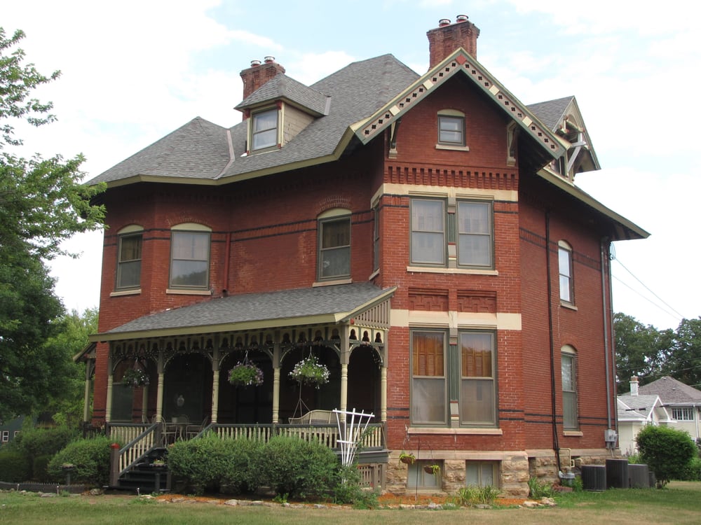 SQUIERS MANOR BED & BREAKFAST Updated August 2024 418 W Pleasant St