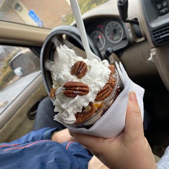 Handel's Homemade Ice Cream - Gluten free turtle sundae - Ice Cream & Frozen Yogurt Near Me - Akron, Ohio Handel's Homemade Ice Cream - Gluten free turtle sundae - Ice Cream & Frozen Yogurt Near Me - Akron, Ohio