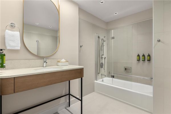 Hotel Railwayparc Montreal, Tapestry Collection by Hilton by null