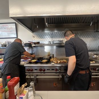 Lighthouse Cafe - Breakfast & Brunch Near Me - Sausalito, California