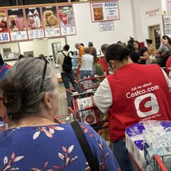 Costco Wholesale Club - The snack bar is always busy!!