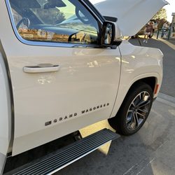 Jeep Grand Wagoneer