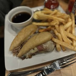Chet's Bar and Grill