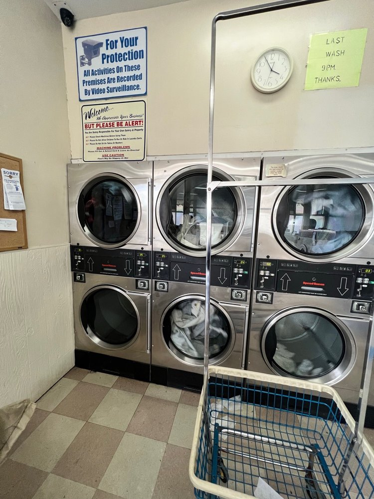 VILLAGE TOSS N TUMBLE LAUNDROMAT Updated July 2024 48 Photos & 51