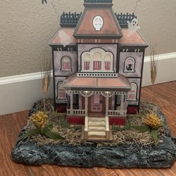 Alachua County Library District - High Springs - Creativity on display by local artist Neila Cruz Da Silva