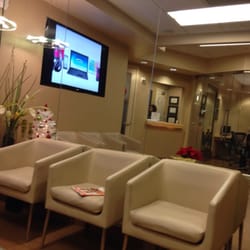 Muir William MD Spine Surgeon - Spacious and comfortable office.