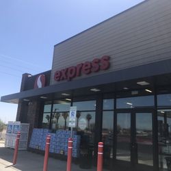 Safeway Fuel - Outside view