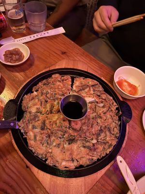 Tin & Pig - Kang Tong by null