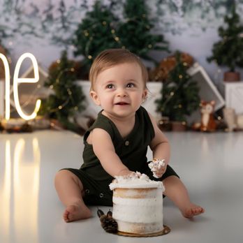 Tiny Dreamers Studio - Cake smash first birthday custom set - Session Photography Near Me - Auburn, California Tiny Dreamers Studio - Cake smash first birthday custom set - Session Photography Near Me - Auburn, California