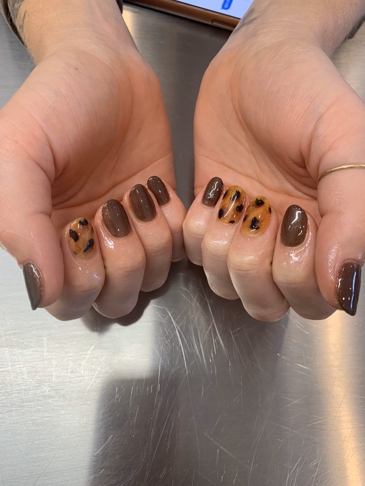 Reese’s Nail Space Logo