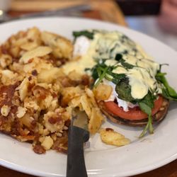 Mythos - Eggs Benedict florentine