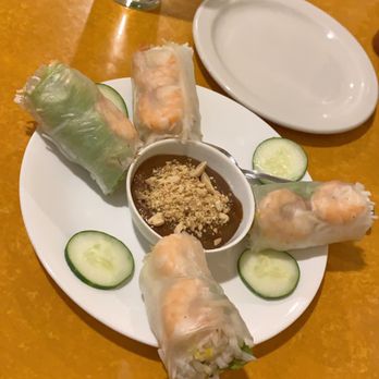 Minh Hai Restaurant - Fresh summer rolls, I loveee the sauce and adding chili paste to it! - Vietnamese Near Me - Cranston, Rhode Island