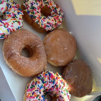 Donut King - -strawberry rainbow -vanilla rainbow  -cinnamon sugar  -glazed w/ vanilla creme -chocolate glazed w/ vanilla creme - Donuts Near Me - Winter Park, Florida