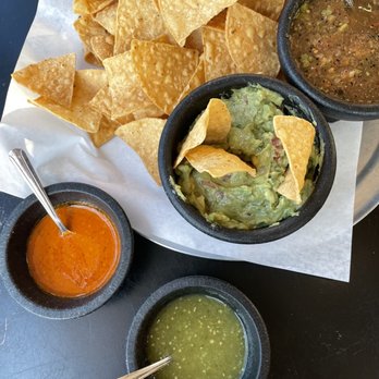 Tatas Tacos - Complimentary salsa (spicccy) & table guac/Chips & Salsa de Molcajete - Tacos Near Me - Chicago, Illinois