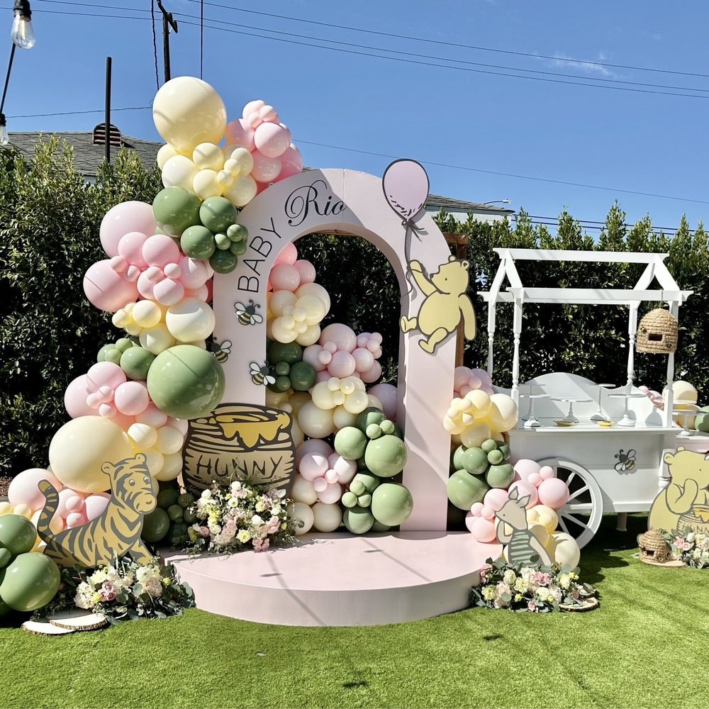 Bizzie Bee Creations - Big decoration and dessert cart - Party & Event Planning Near Me