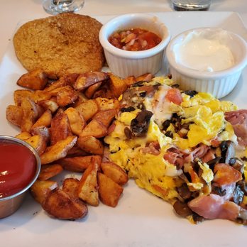 Greenleaf Restaurant - Chaucy scramble (sub beef with mushrooms) and lemon / ginger scone - Breakfast & Brunch Near Me - Ashland, Oregon Greenleaf Restaurant - Chaucy scramble (sub beef with mushrooms) and lemon / ginger scone - Breakfast & Brunch Near Me - Ashland, Oregon
