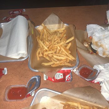 Buffalo Wild Wings - We really tried to eat the French Fries but they weren't even crunchy - American Near Me - Goodyear, Arizona