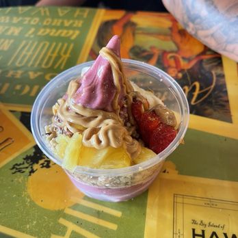 Makani's Magic Pineapple Shack - Sad sad Aloha bowl with peanut butter dressing... - Juice Bars & Smoothies Near Me - Hilo, Hawaii