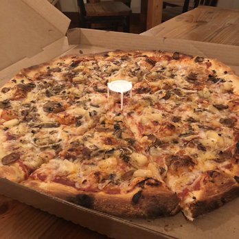 Dutchy's Pizza - Vegan pizza with mushrooms, onions, pickled garlic, pineapple and balsamic (key!) - Pizza Near Me - Arcata, California Dutchy's Pizza - Vegan pizza with mushrooms, onions, pickled garlic, pineapple and balsamic (key!) - Pizza Near Me - Arcata, California